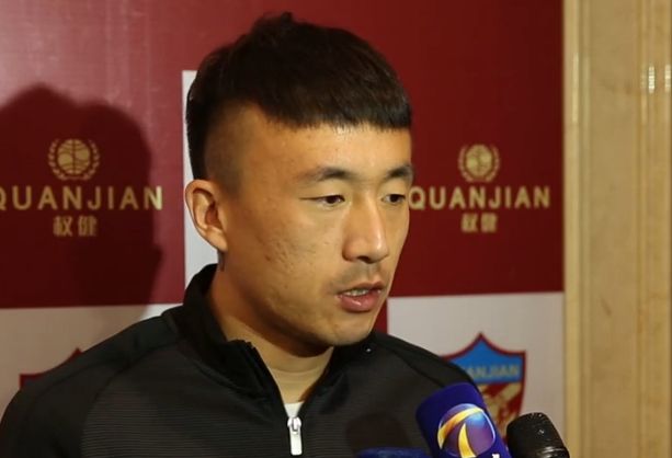 网友翻出她的私照，认为修图太严重，有人认为她整容，但经纪人都否认。