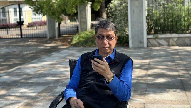 ”下定决心后，周翔立刻联系了影城闭店前的4名老员工：“他们这段时间里也去找了其他的工作，但我决定自己开门营业给他们打电话的时候，所有人都立刻把手里的工作停了，赶回来帮我。