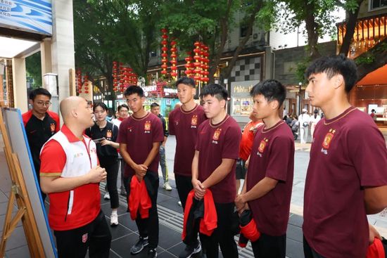 格伦·克洛斯、莎拉·保罗森、泰亚娜·泰勒、金·卡戴珊、妮... 法鲨归来！
