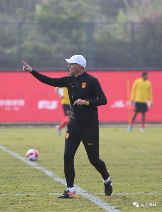 这种开放式的叙事设计，留给观众无限解读空间。