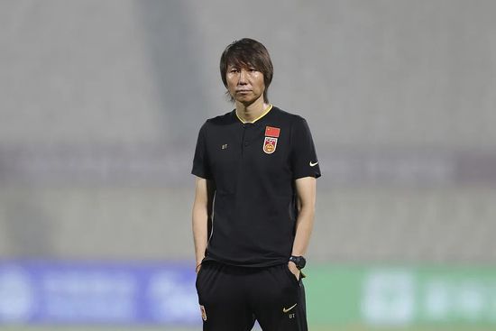 铃木原是“第九”成员、薪的好友，他是个善于社交的领导者。