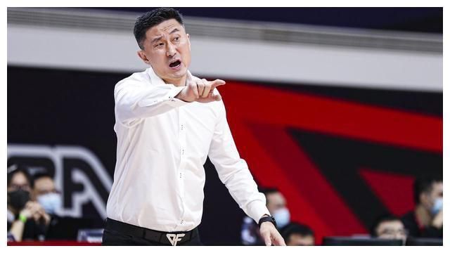 陈宝国眼泛泪花，非常悲痛：“他太拼命了，不应该的，好人应该长寿的。