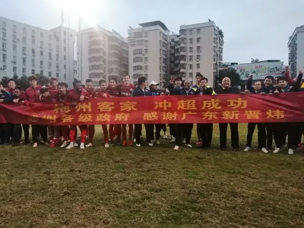 2025-01-22 据Deadline独家报道，“悉尼妹”西德尼·斯维尼正在商谈出演A24黑色喜剧新片《红死魔的面具》（The Masque Of The Red Death），查理·波林格执导并撰写剧本，影片将于今年 甄子丹获亚洲卓别林电影人士成就奖 新片挑战武侠 2022-11-08 “亚洲卓别林电影人士成就奖”昨晚举行颁奖典礼，曾以《叶问》系列享誉国内外的国际动作巨星甄子丹获得此奖。