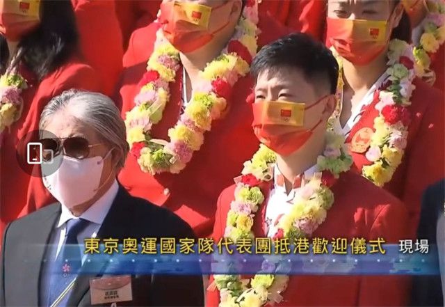 迪士尼捐赠10万只N95口罩270吨食物 2020-04-02 据外媒报道，迪士尼主题公园已向纽约、加州、佛罗里达州医护人员捐献了超过10万只N95口罩及15万“雨衣”（用来保护护士服）。
