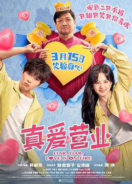 鲁妮·玛拉白色吊带礼服优雅迷人。