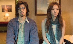 《蜂蜜的针》曝终极预告 袁泉上演除害猎杀法则3453人看过 《阳光女子合唱团》MV上线 A-lin歌唱爱与幸福2103人看过 《天才游戏》曝预告 彭昱畅丁禹兮化身纯恨宿敌2667人看过 《纯真年代的爱情》研讨会 孙千王天辰忆拍摄往3157人看过 新闻首页 电影新闻首页 明星新闻 华语 海外 成龙、梁朝伟、小贝、李栋旭等观战NBA中国赛 日前，25-26赛季NBA季前赛在中国澳门举行，成龙、梁朝伟 、刘嘉玲、任达华、大卫·贝克汉姆、林书豪、李小鹏、李栋旭、刘宪华、杜华、李汶翰等到场观... 《球状闪电》官宣 童瑶、王安宇、杨立新领衔主 9月25日，根据刘慈欣同名小说改编而成的剧集《球状闪电》阵容官宣，由陈思诚监制，戴墨执导，童瑶、王安宇、杨立新领衔主演，周一围、丁勇岱特邀主演，杨玏、... 倪妮、宋威龙外网生图抗打 时装周同场黛米·摩2025-09-24 汤唯、乔贝贝、张婧仪、吴磊等亮相伦敦时装周2025-09-24 演员于朦胧坠楼身亡 杨幂、迪丽热巴等发文悼念2025-09-12 《跛豪》《新上海滩》导演潘文杰逝世 享年69岁2025-09-10 更多 堪比时装周!