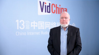 但影片制作过程坎坷，经历了多次重拍和延期，最终于2019年6月上映。